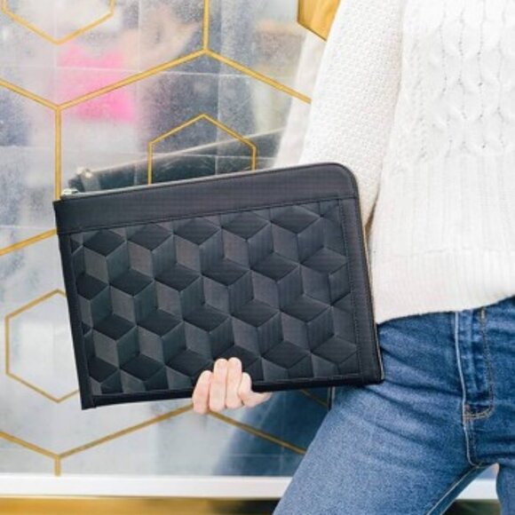 Welden Improvisor Slim Sleeve for MacBooks, iPads and Tablets up to 12", Black - Picture 1 of 3